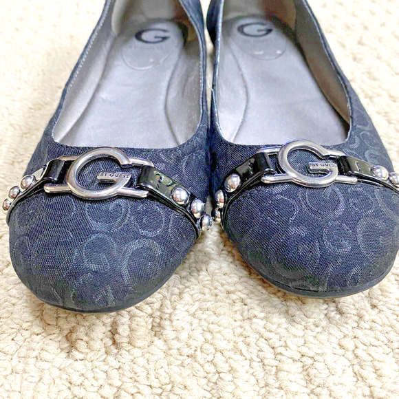 Guess Brand Slip On Casual Shoes US size 8M Flats with Silver Logo Buckle Detail - Picture 8 of 11